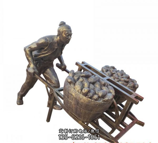 商業(yè)街農(nóng)人推車回家人物鑄造銅雕塑