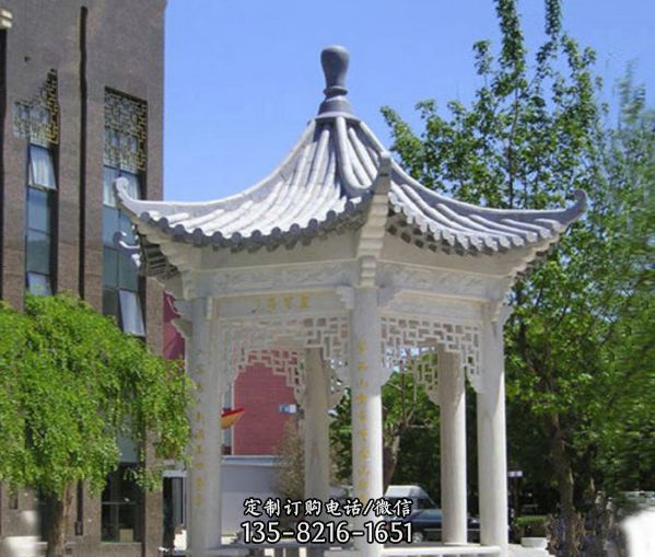 學校休息區擺放漢白玉鏤空青瓦涼亭