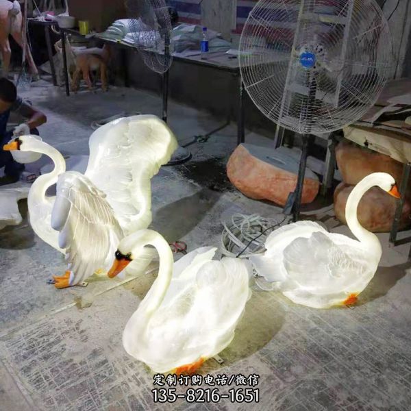 公園玻璃鋼創(chuàng)意童趣亮燈白色天鵝雕塑