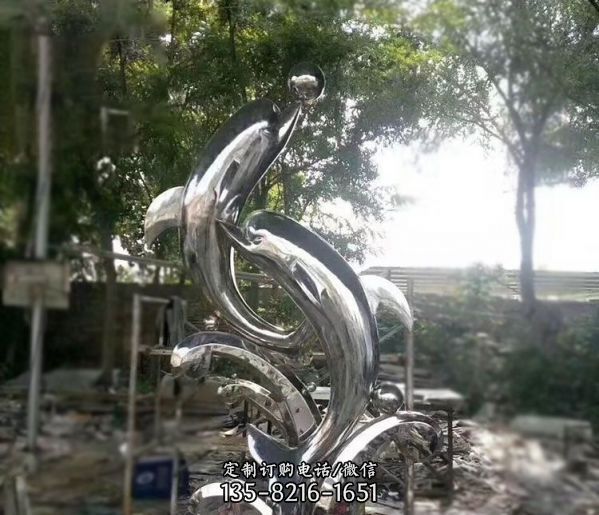 商業(yè)街多個(gè)不銹鋼飛躍的海豚雕塑