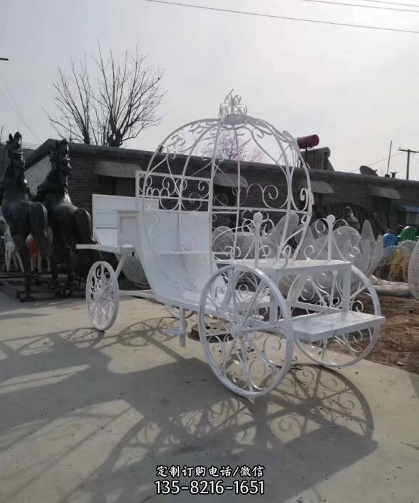 酒店海邊抽象花紋不銹鋼馬車雕塑