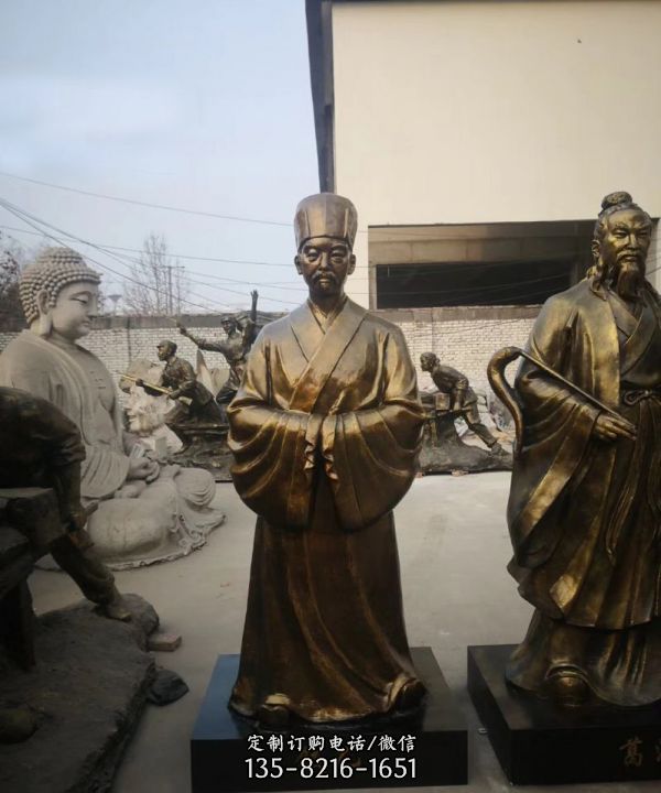 城市花園廣場站立鎏金古代名人錢乙玻璃鋼仿銅雕塑
