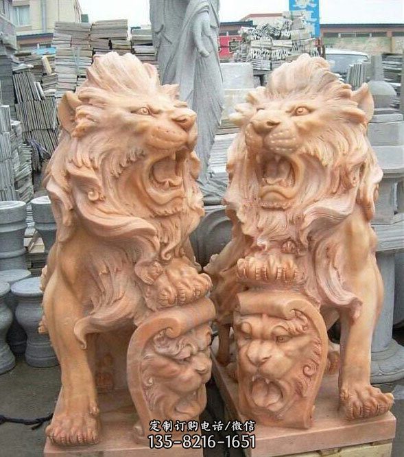戶外晚霞紅創意獅子雕塑