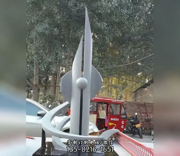 公園里擺放的玻璃鋼創意火箭雕塑