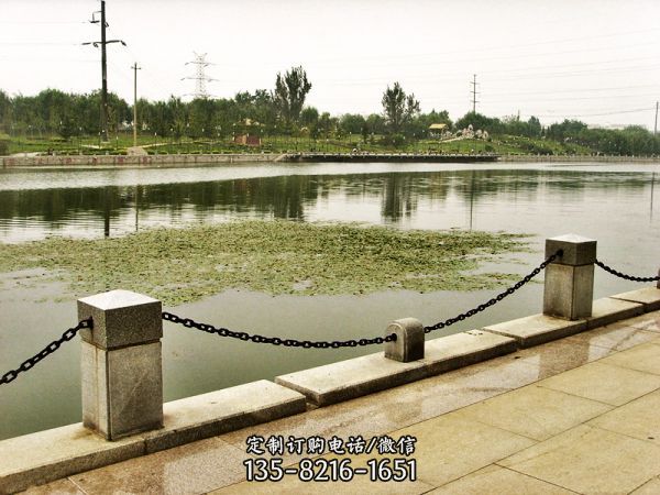 公園湖邊大理石柱鏈鎖簡易防護欄