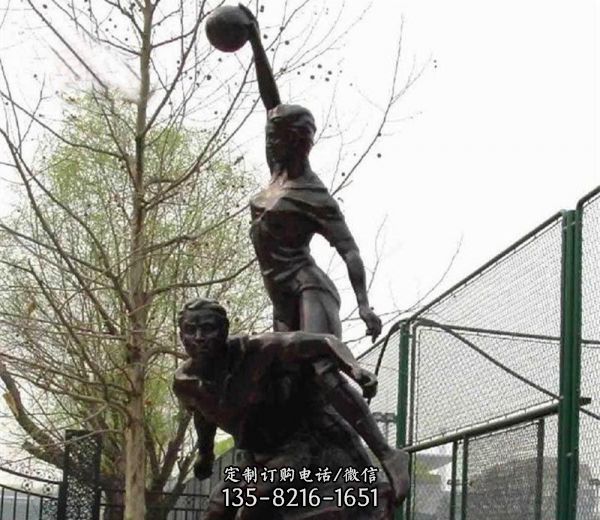 學院操場打籃球的運動員玻璃鋼仿銅雕