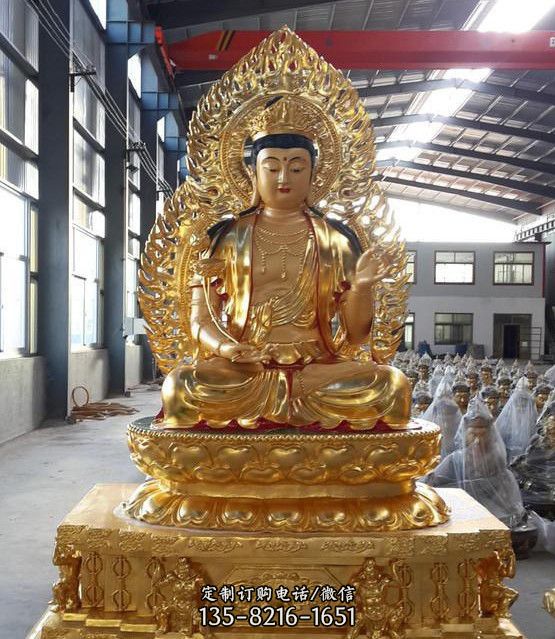 廟宇漆金彩繪如來佛祖雕塑