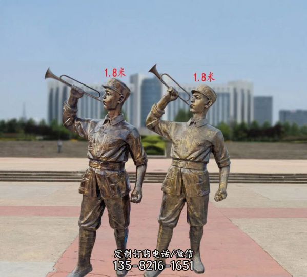 景區吹號角的銅鑄八路軍雕塑