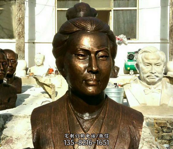 學院公園擺放古代女詞人李清照胸像玻璃鋼仿銅雕塑