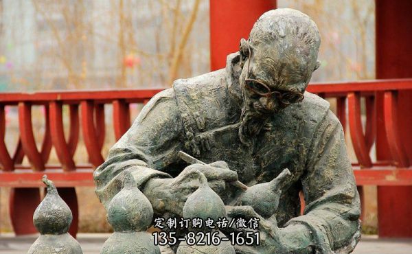 園林在葫蘆上刻字的老人銅雕葫蘆雕塑