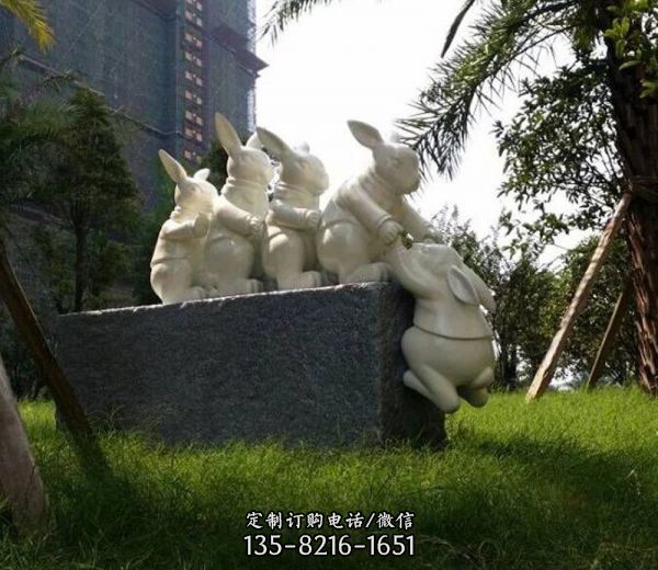 小區裝飾一群創意玻璃鋼兔子雕塑