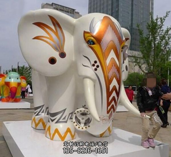 景區(qū)廣場創(chuàng)意玻璃鋼彩繪大型戶外景觀大象雕塑