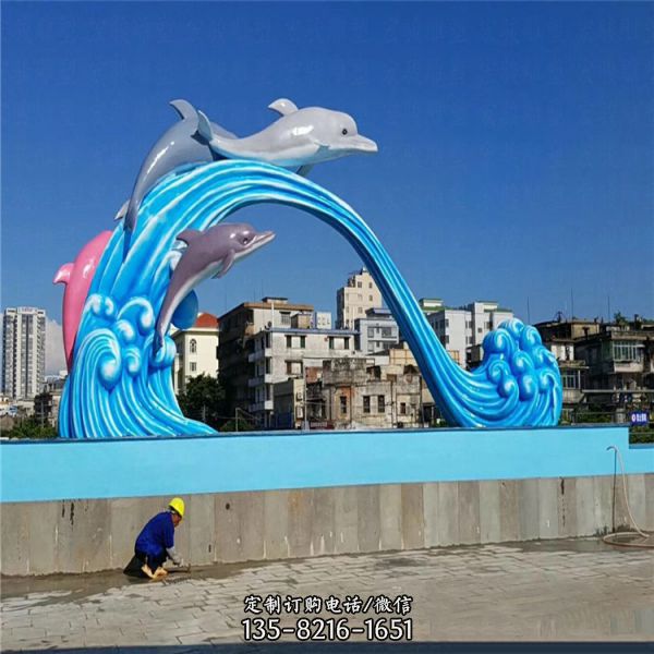 大型廣場(chǎng)擺放跳躍的玻璃鋼海豚雕塑