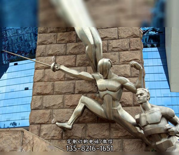 步行街邊擺放鏡面不銹鋼人物擊劍雕塑