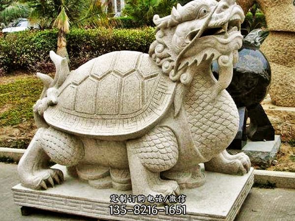 公園里擺放的抬頭的砂石石雕創意龍龜雕塑