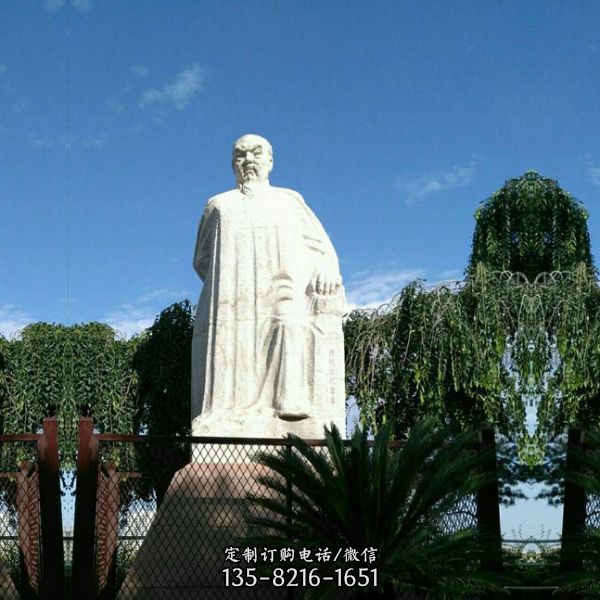 校園廣場擺放漢白玉林則徐石雕塑