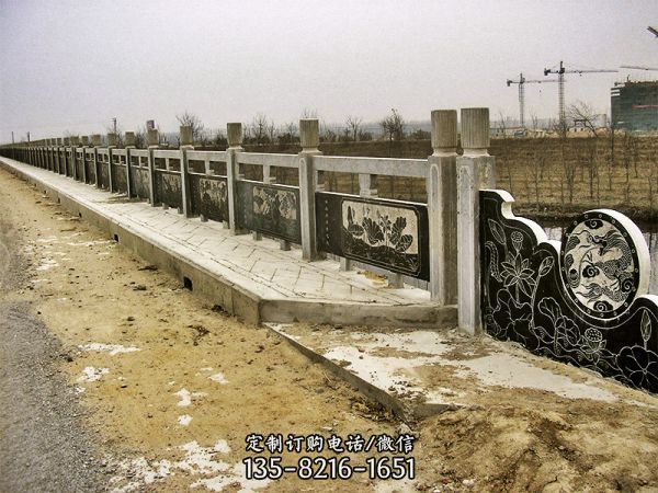 街道旁邊青石橋梁護欄