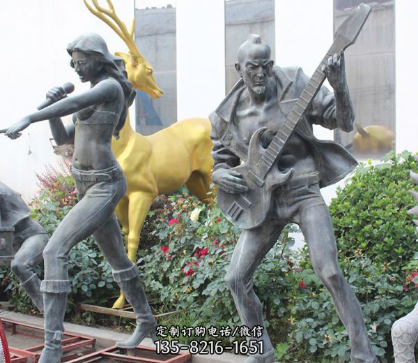 公園廣場激情四射的樂隊雕塑