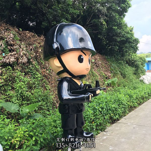 玻璃鋼卡通戶外執(zhí)勤的警察雕塑