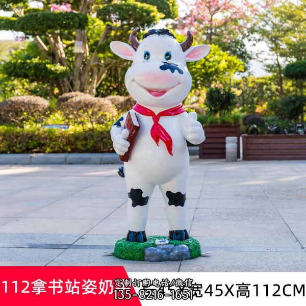 商場一只站立拿書的玻璃鋼牛雕塑