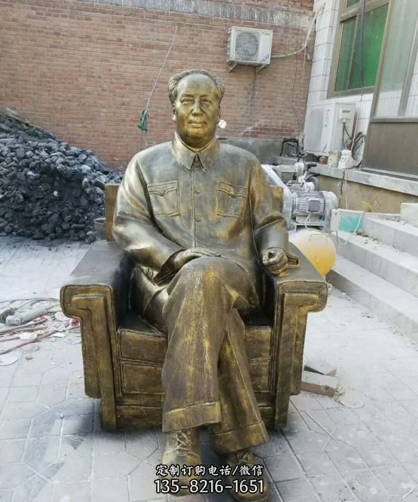 景區(qū)銅雕坐著沙發(fā)上的毛澤東雕塑