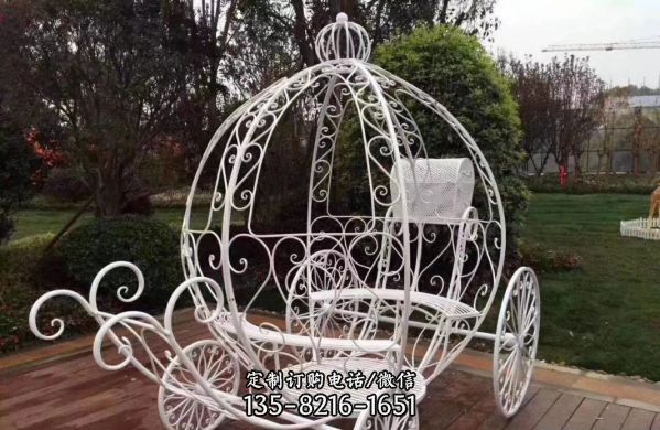 公園景區(qū)白色鏤空不銹鋼車雕塑