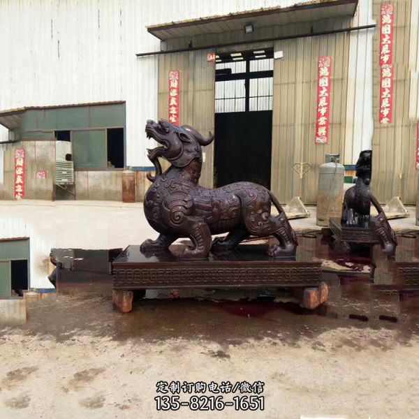 街道邊擺放的玻璃鋼創意獨角獸雕塑