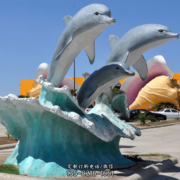 游樂場三只石雕海豚雕塑