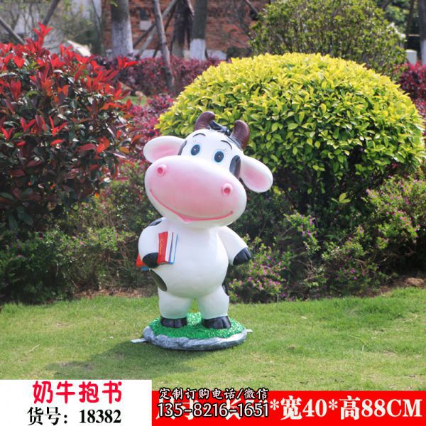 公園一只卡通拿書的玻璃鋼牛雕塑