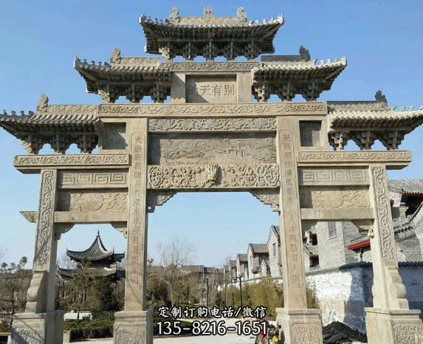 園林景區擺放黃崗巖三門五樓斗拱石雕牌樓