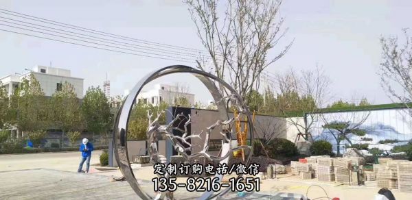 公園草坪擺放不銹鋼創(chuàng)意小樹雕塑