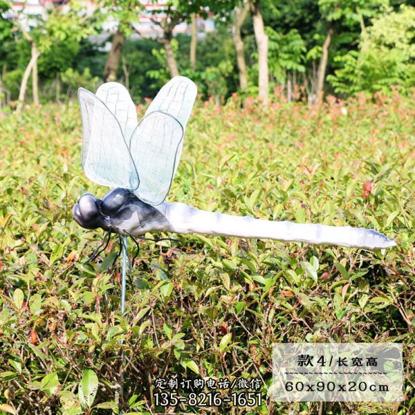 園林噴水灰色玻璃鋼蜻蜓雕塑