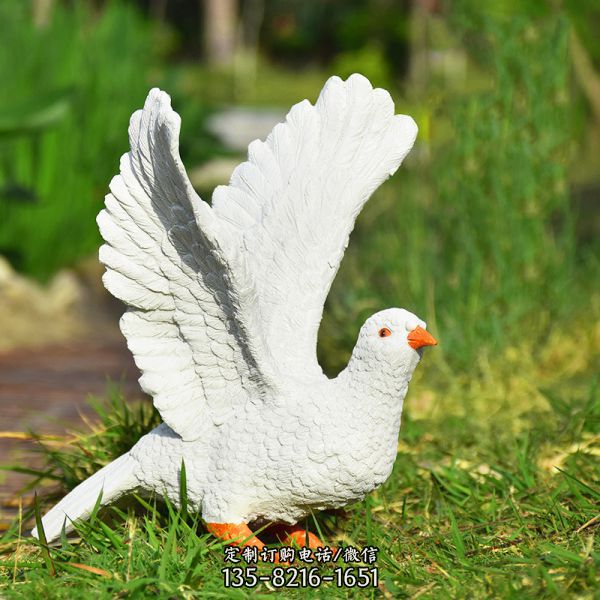 公寓草坪仿真動物玻璃鋼材質起飛的鴿子雕塑