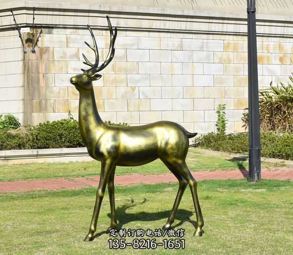 不銹鋼仿銅公園草坪行走的鹿雕塑