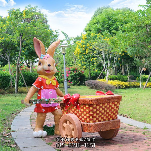 公園街道玻璃鋼卡通拖著車的兔子雕塑
