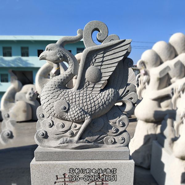 公園里擺放的行走的青石石雕創(chuàng)意朱雀雕塑