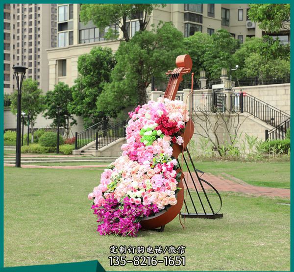 戶外公園創(chuàng)意玻璃彩繪大提琴雕塑
