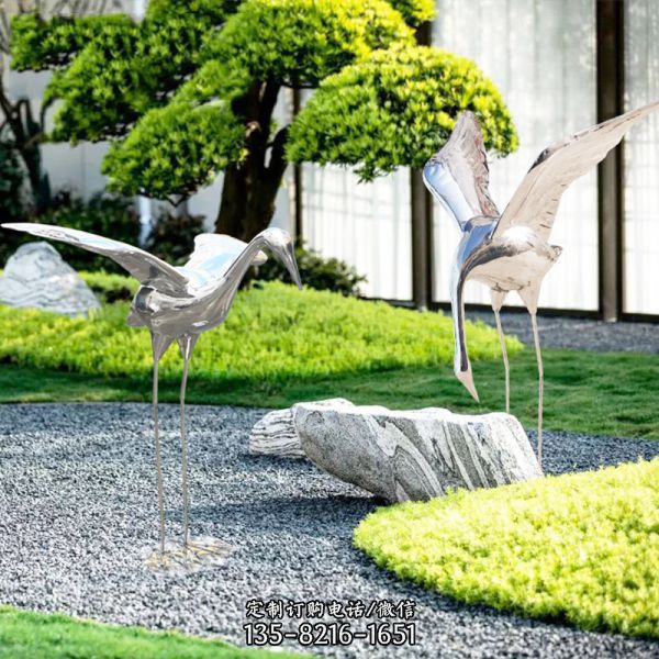 公園不銹鋼鏡面展翅飛翔的仙鶴雕塑