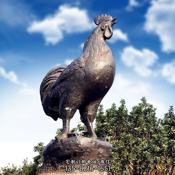 景區 廣場擺放的打鳴青石石雕創意雞雕塑