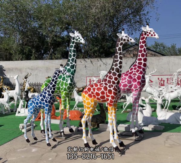 玻璃鋼彩繪動物 園大型仿真動物園林景觀長頸鹿雕塑