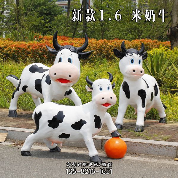 游樂(lè)場(chǎng)三只玩球的玻璃鋼牛雕塑