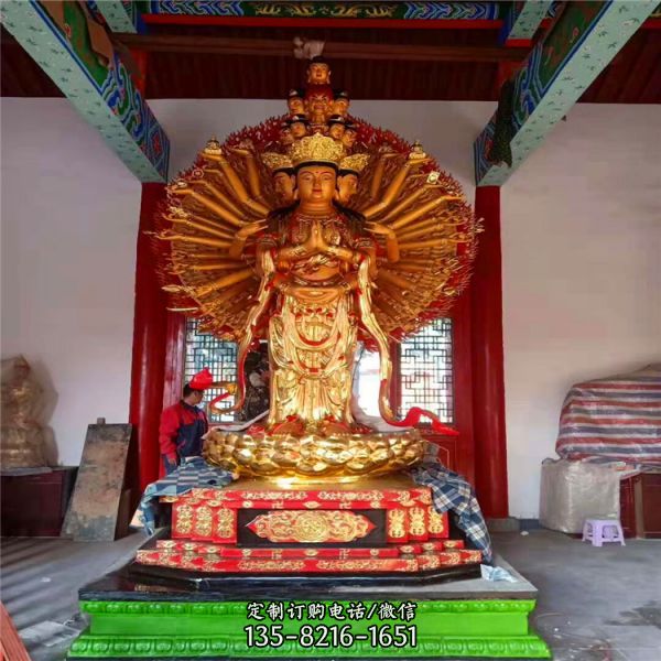 景區(qū)不銹鋼貼金銅雕千手觀音雕塑
