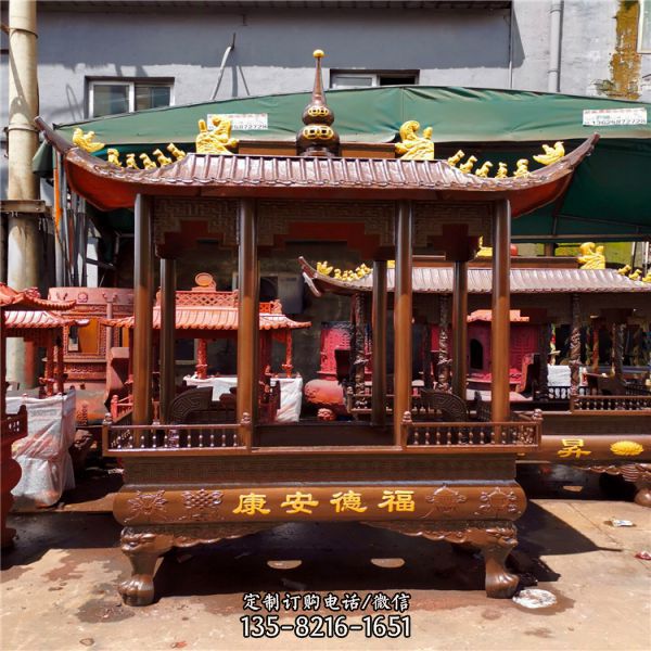 戶外擺放八柱鑄鐵寺廟祭祀長形香爐