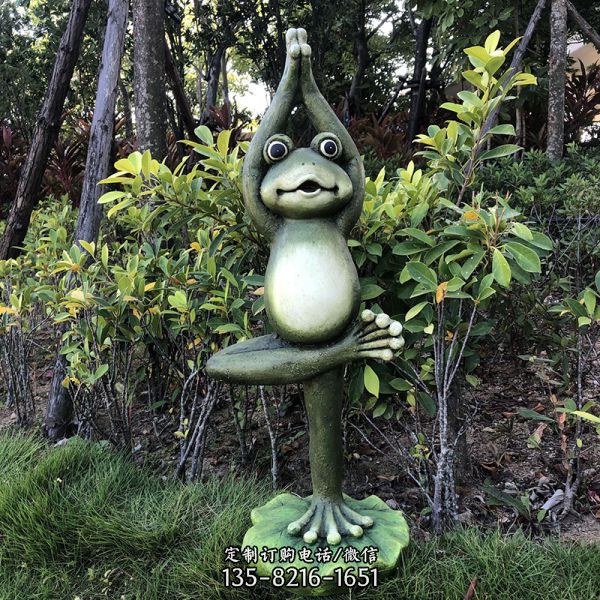 公園樹脂彩繪練瑜伽的青蛙雕塑