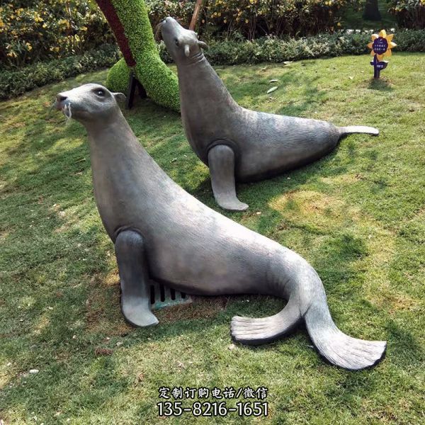 公園里擺放的抬頭的玻璃鋼創意海豹雕塑