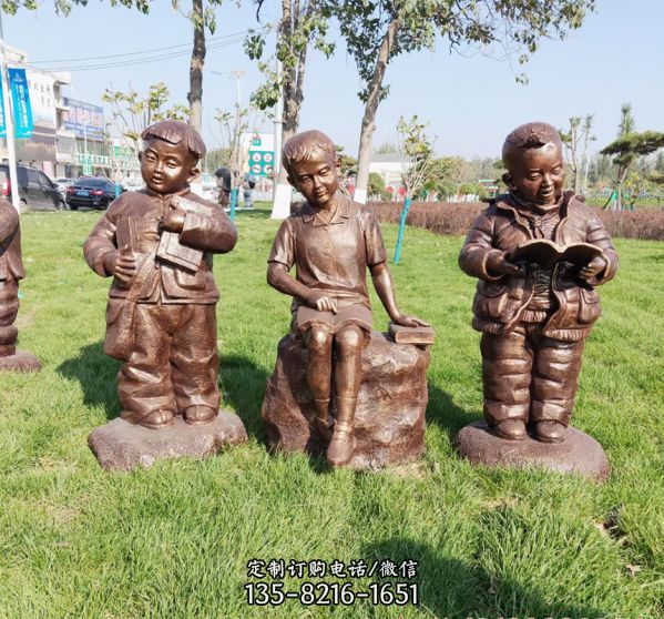 公園草坪玻璃鋼仿銅認真讀書雕塑